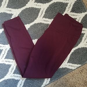 Skinny pull on maroon pants
